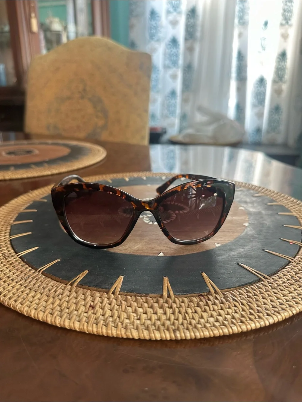 Women’s Cat-Eye Sunglasses in Tortoise Shell - Polarized Brown Lenses